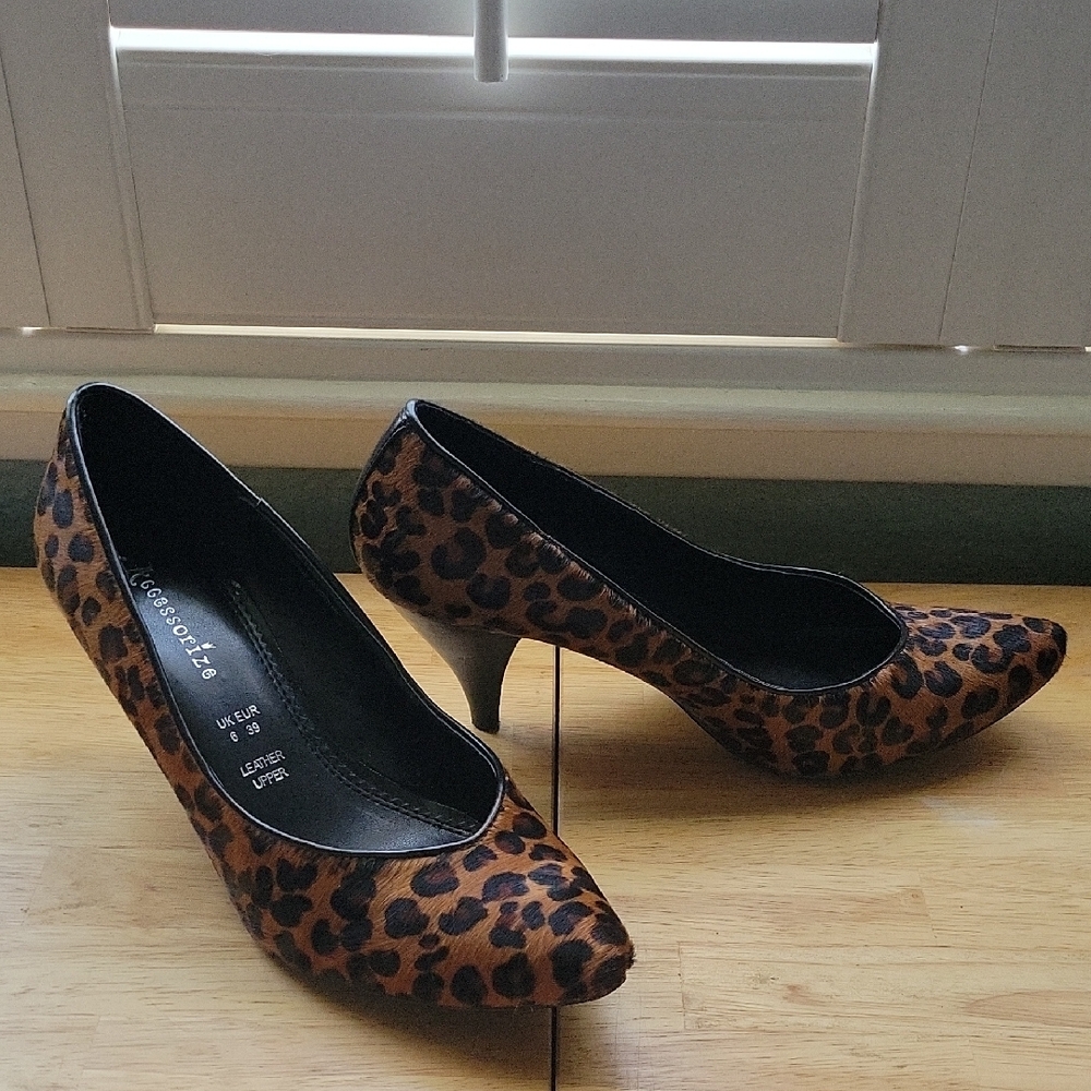 Accessorize Black and Brown Heels with Stiletto Design